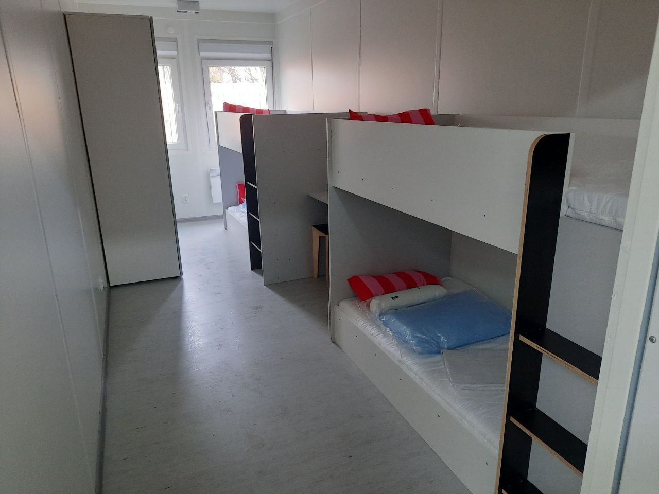 Готові до зими і відключень світла: під Києвом відкрили нові модульні містечка (фото)